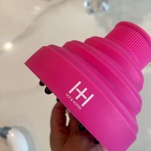 Hot Tools HOT & HOTTER Pink silicone diffuser curls